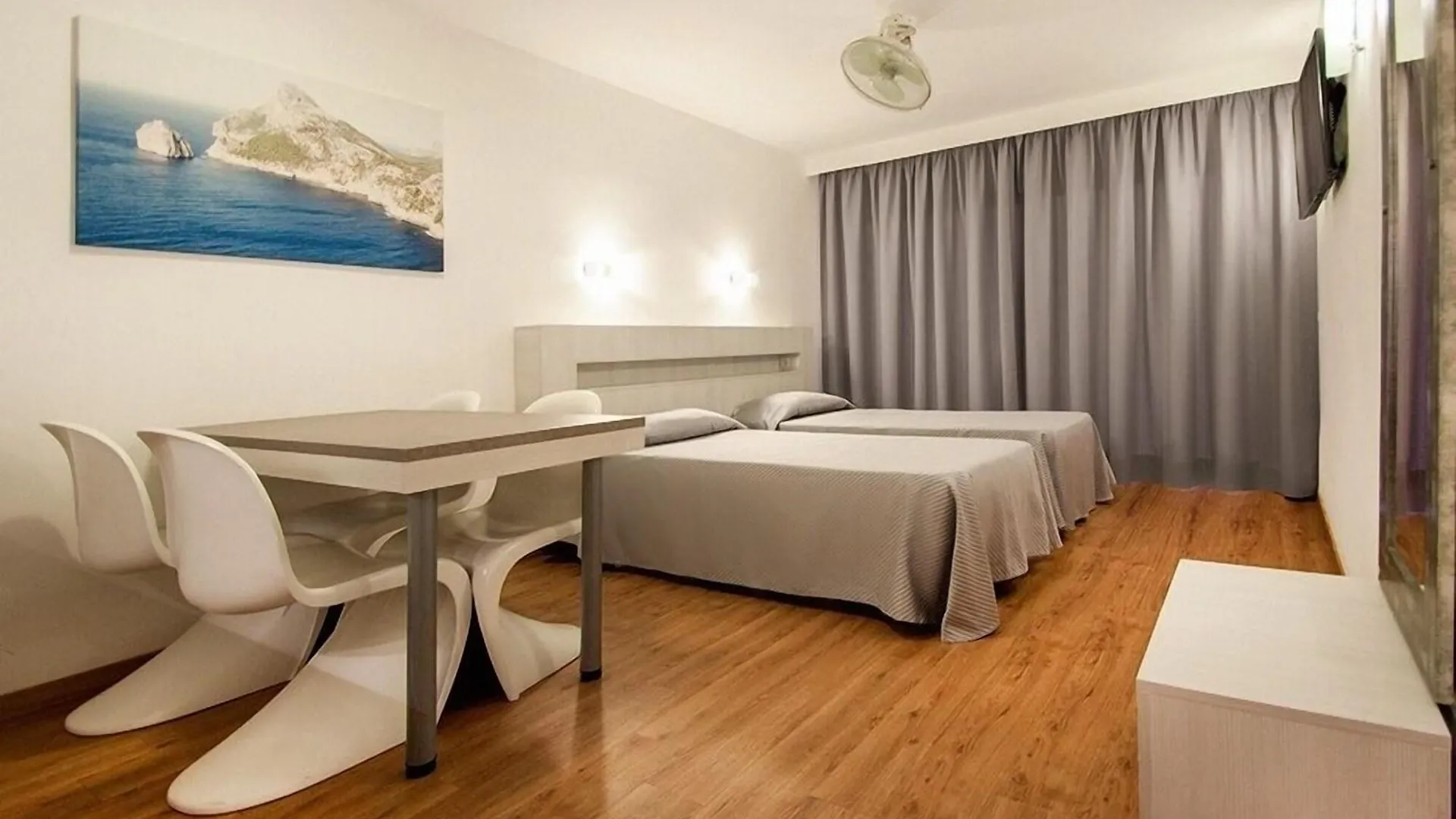 Apartamentos Sol Y Vera Magaluf  Spain